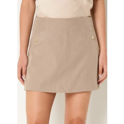 Afbeelding van NIKKIE dames Kulti mini broekrok met sierknopen in de kleur Donkerbeige, maat: 36