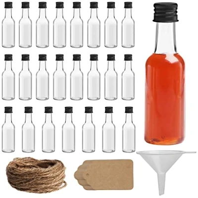 Afbeelding van Belle Vous 24 Pak Mini Likeur Flesjes Herbruikbare Plastic 50 ml Lege Drankflesjes met Schroefdoppen, Jute Labels &amp; Vloeistof Trechter voor Makkelijk Schenken/Vullen Miniatuur Flessen