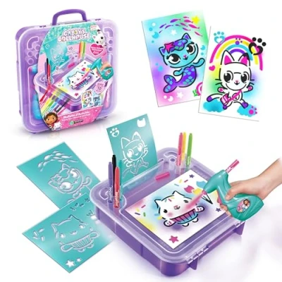 Afbeelding van Canal Toys La Casa Muñecas Gabby Maletín de actividades met elektrische spray, plantilla&#039;s en Patella poppen, koffer voor elektronische activiteiten, sjablonen markers, kleur violet, 110241