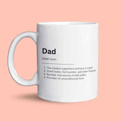 Afbeelding van NietMokken.nl Grappige mok &quot;Dad Dictionary&quot; Beide zijden bedrukt Keramische beker 325 ml Magnetron en vaatwasbestendig Perfecte tas voor vaders Leuk als cadeau!