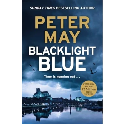 Afbeelding van Blacklight Blue: a suspenseful, race against time to crack cold case (The Enzo Files Book 3)