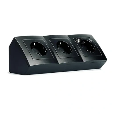 Afbeelding van Stekkerdoos onderbouwdozen Flair 3 voudige stopcontact hoekstopcontact + USB C/A, 15cm kabel met klemmenblok, 230V / 16A, opbouw, mat zwart