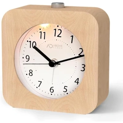 Afbeelding van aboveClock wekker analoog zonder tikken, hout met snooze, op batterijen, retro wekker, analoog, tafelklok nachtlampje, (1*AA batterij nodig) natuurlijk in bruin