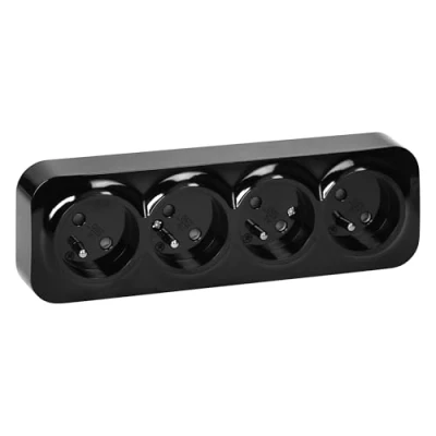 Afbeelding van Miratic Viervoudige Stopcontacten Type E Opbouw Stopcontact met Glanzende Afwerking 16A/230VAC IP20 Socket voor Veilige en Betrouwbare Stroomvoorziening (Zwart)