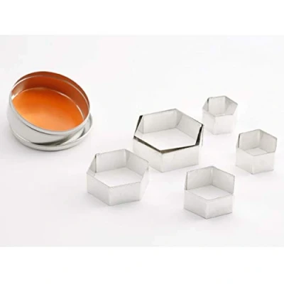 Afbeelding van thermohauser Uitsteekvormpjes (roestvrij staal), zeshoek, rand glad, 6 delig, diameter 4,5 9,5 cm., verpakt in blikken bewaardoos