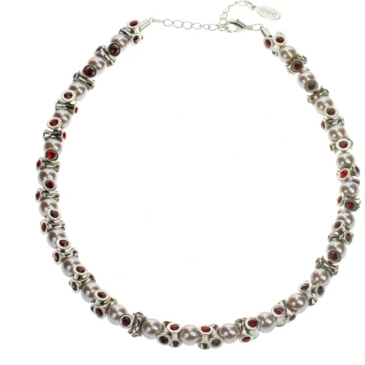 Afbeelding van Behave Klassieke korte ketting met grijze parels en rode steentjes