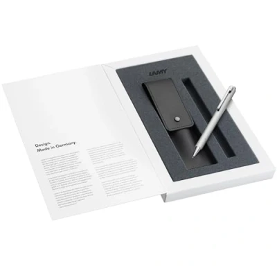Afbeelding van Lamy Set van 1x econ balpen 240 geborsteld roestvrij staal en leren etui in de kleur zwart voor een schrijfgerei, incl. grote vulling M 16 lijnbreedte