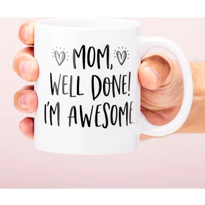 Afbeelding van Mok Mom, Well Done! I&#039;m Awesome van Ditverzinjeniet