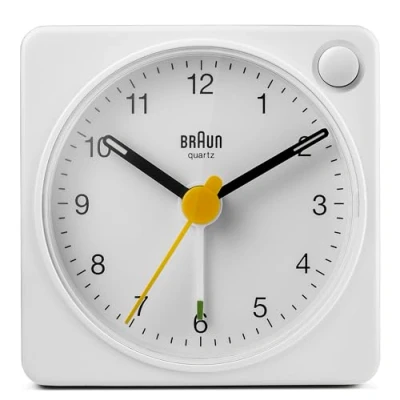 Afbeelding van Braun Klassieke analoge reiswekker met sluimerfunctie en licht, compact formaat, rustig kwartsuurwerk, Crescendo alarm, wit model BC02XW, wit, Eén maat, Manchet
