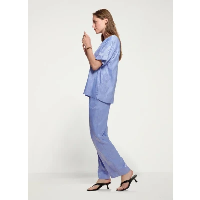 Afbeelding van Essenza dames Lily Charley loungetop met jacquard dessin in de kleur Lavendel, maat: XS
