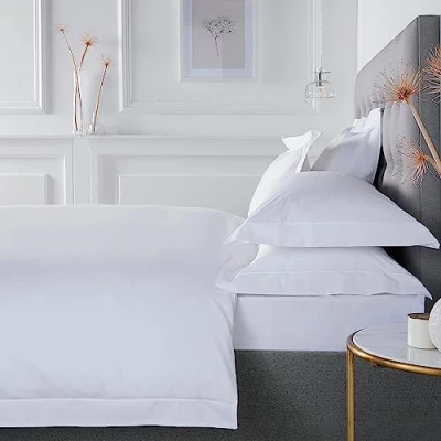 Afbeelding van Appletree wit dekbedovertrek tweepersoons beddengoed (200 x 200 cm) effen zacht 100% katoen hotelbeddengoed en kussenslopen stijl luxe witte dekbedovertreksets Baratta