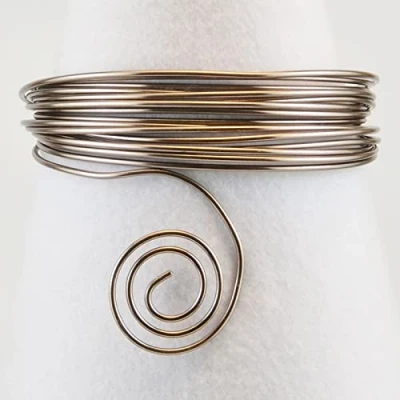 Afbeelding van Vaessen Creative 24250 025 Aluminium draad sieraden 0,8 mm x 15 m, buigzaam sierdraad, aluminium, antraciet Pantone, 1500 0,011 0,2 cm