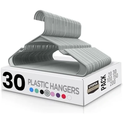 Afbeelding van Utopia Home Sterke Plastic Kledinghangers (42cm) Hoogwaardige vilthangers voor garderobe Ontworpen Delicate kleding Ideaal hemden, t shirts, pakken, blouses, broeken (30 Stuks, Grijs)