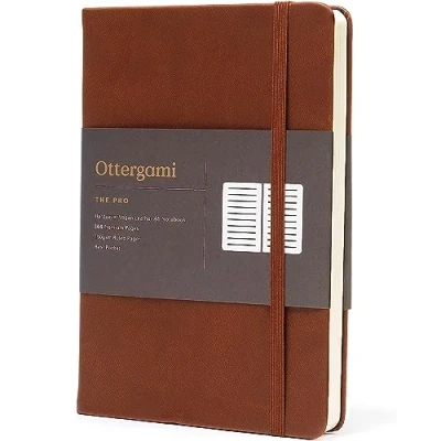 Afbeelding van Ottergami Notitieboek met stippen A5 Hardback Het Pro Bullet Dot Dagboek 144 Pagina&#039;s, Dik 150gsm Papier Luxe Vegan Lederen Dagboeken voor Vrouwen &amp; Mannen Werk Universiteit Essentieel (Bruin)