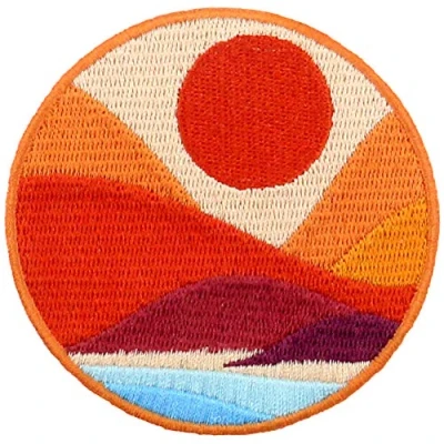 Afbeelding van Geborduurde patch in de vorm van een Seaside met glanzende bergen, ontdek buitenkant, naaien of opplakken strijkijzer
