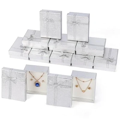 Afbeelding van Kurtzy 12 Stuks Zilveren Papieren Sieraden Display Geschenkdozen 9 x 7 cm Kartonnen Set Verpakkingsdoosjes met Schuimrubberen Inzetstukken Voor Oorbellen, Kettingen, Armbanden en Ringen