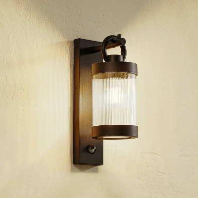 Afbeelding van Lindby buitenwandlamp Yrene, 20 cm, zwart, sensor