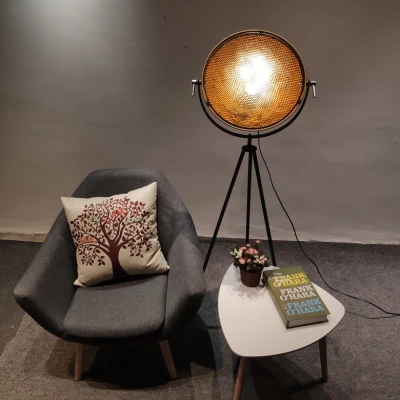 Afbeelding van Nice Mesh Industrieel Design Tripod Vloerlamp Goud Zwart