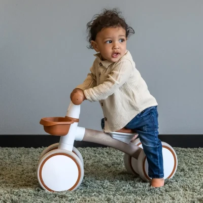Afbeelding van Loopfiets First Rider sand met mandje 1 jaar Bandits and Angels