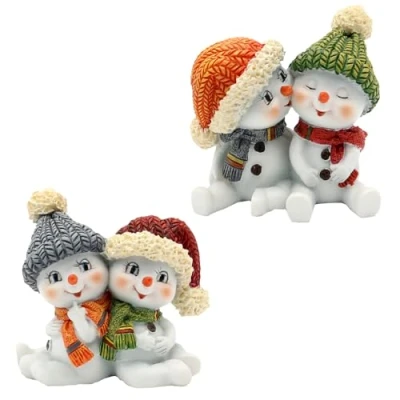Afbeelding van Sneeuwkinderen als set van 2, met muts en sjaal in rood, grijs, oranje groen, zittend L/B/H 5,5 x 3,5 cm