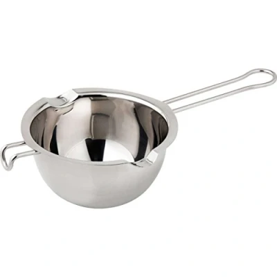 Afbeelding van Dr. Oetker Smeltpan 26 cm, hoogwaardige roestvrijstalen pan voor het verwarmen van chocolade, beugelgrepen garanderen een goede grip in waterbad, met twee schenktuiten, (kleur: zilver), 1 stuk