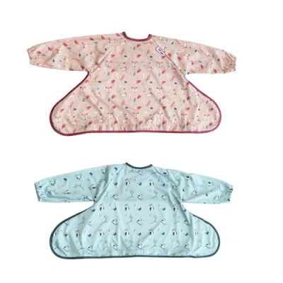 Afbeelding van Tidy Tot®™ Cover &amp; Catch™ dubbele verpakking. 2 slabbetjes met mouwen. het slabbetje kan aan uw kinderstoel worden bevestigd. voor hele lichaam baby mouwen.BLW slabbetje.Inclusief reistas