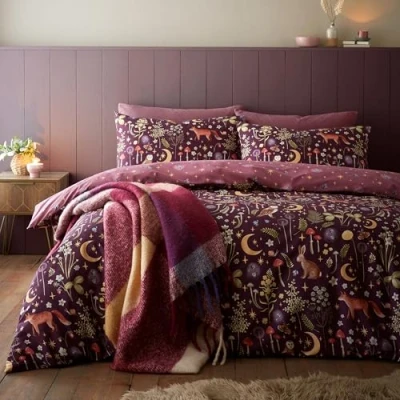 Afbeelding van Catherine Lansfield Enchanted Twilight omkeerbare kingsize dekbedovertrek set met kussenslopen pruim