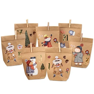 Afbeelding van Papierdrachen DIY adventskalender om te vullen ijsschaatser op plakken met 24 bruine papieren zakken en leuke stickers voor kinderen Kerstmis
