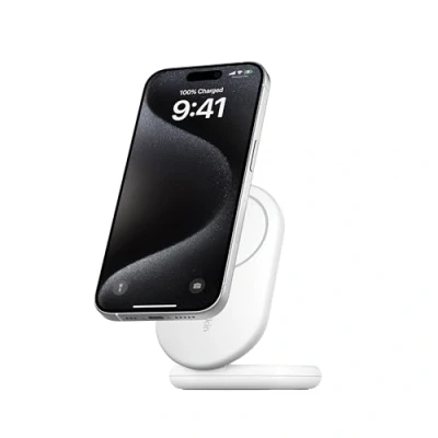 Afbeelding van Belkin BoostCharge MagSafe oplader, Magnetische inklapbare draadloze 15 W laadstandaard, Compatible draagbare snelle lader voor Qi2 apparaten, iPhone 15, 14 en 13 Series, StandBy Ready Wit