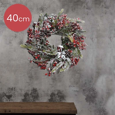Afbeelding van Decoratieve kerstkrans met sneeuw en rode besjes Ø 40CM