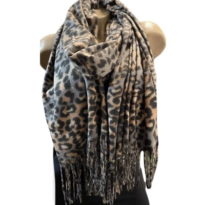 Afbeelding van Dames lange sjaal warm met panterprint grijs beige