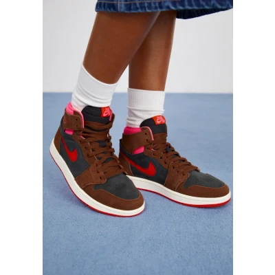 Afbeelding van Jordan AIR 1 CMFT 2 Sneakers hoog, Dames, Maat: 40.5, Cacao wow/picante red/black/hyper pink/sail Leer en textiel