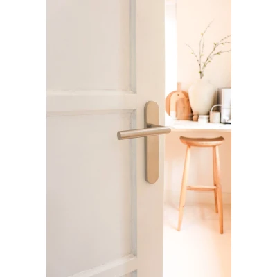 Afbeelding van Lavuzo deurkruk Mantua RVS met afgerond schild Per set