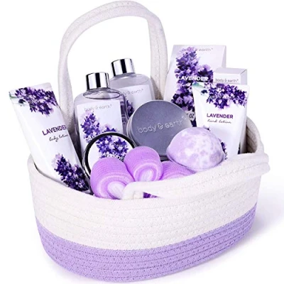 Afbeelding van BODY &amp; EARTH 11 delige lavendel geschenkmand, lavendelolie, peeling, haarzeep, badzout, schuimbad, douchegel, wellnessset voor vrouwen, verjaardagscadeau mama, vriendin, vrouwencadeau