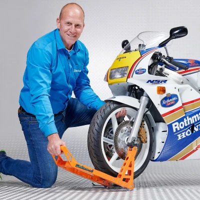 Afbeelding van Datona MotoGP Paddockstand Voorwiel KTM Oranje (70 x 46 35 cm)
