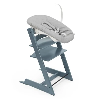 Afbeelding van Stokke Tripp Trapp stoel, blauw (Fjord Blue) met Newborn Set (grijs) voor pasgeborenen tot 9 kg gezellig, veilig en eenvoudig te gebruiken