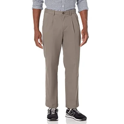 Afbeelding van Amazon Essentials Classic fit rimpelbestendige geplooide chino broek voor heren ,Grijs (Taupe) ,33W / 32L