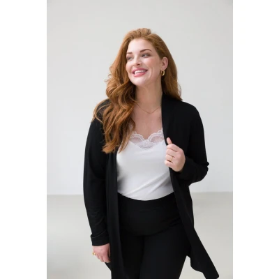 Afbeelding van Base Level Curvy fijngebreid vest Ayla zwart