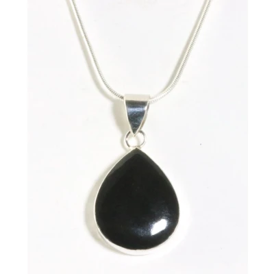 Afbeelding van Druppelvormige zilveren hanger met onyx aan ketting