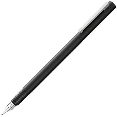 Afbeelding van LAMY cp1 vulpen 056 met matzwarte lakafwerking, massieve, geveerde roestvrijstalen clip en gepolijste stalen veer veerdikte M