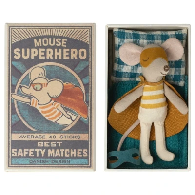 Afbeelding van Maileg knuffelmuis kleine broer superheld 11 cm