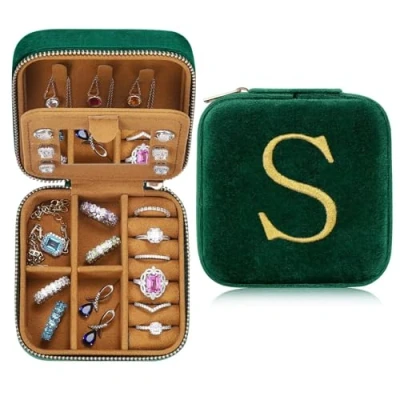 Afbeelding van TINGN Gepersonaliseerd sieradendoosje met initiaal S, klein sieradenkistje voor op reis, spiegel, dames en meisjes, cadeau verjaardagen, Kerstmis, Moederdag, bruiloft