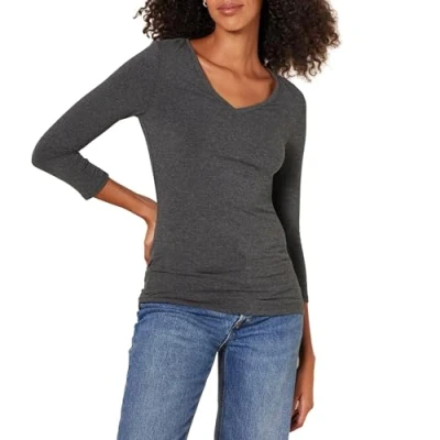 Afbeelding van Amazon Essentials Women&#039;s T shirt met driekwartmouwen en V hals in klassieke pasvorm (verkrijgbaar grote maten), Houtskoolzwart, M