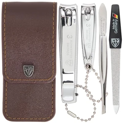 Afbeelding van DREI SCHWERTER Germany manicure set nagelset &#039;Bari&#039; 4 delig van bruin kunstleer, inhoud: pincet, saffier nagelvijl, vingernagelknipper, voetnagelknipper, perfect voor elke reis!