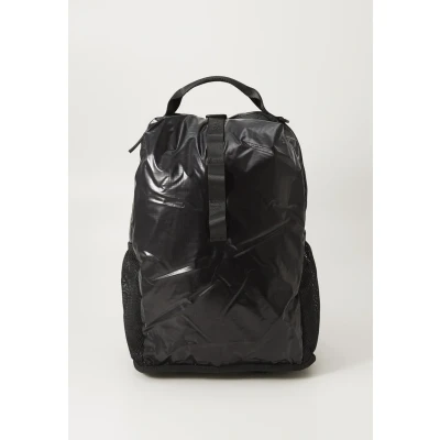 Afbeelding van Rains laptop rugzak Sibu Clip Front Backpack W3 black