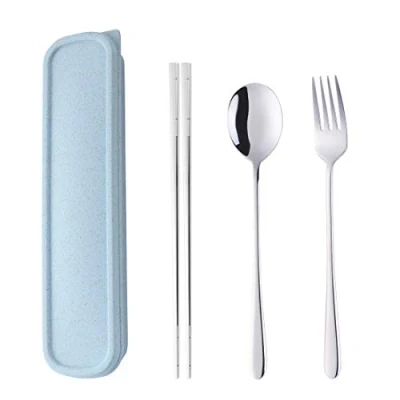 Afbeelding van Do Buy® Draagbaar outdoor reisbestek set zilver camping bestek to go picknick school kantoor lunch servies voor 1 persoon roestvrij staal eetstokjes lange tafelvorken soeplepel tarwestro geschenkdoos