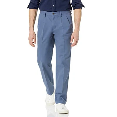 Afbeelding van Amazon Essentials Klassieke pasvorm kreukbestendige geplooide chinobroek voor heren (verkrijgbaar in groot en lang), indigo, 32W x 31L