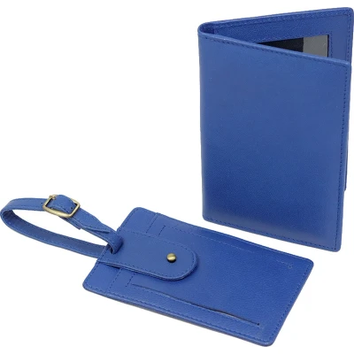 Afbeelding van Lederen paspoorthoes en kofferlabel blauw Blauwe luxe set paspoort hoesje bagage label van leer STUDIO Ivana der Ende