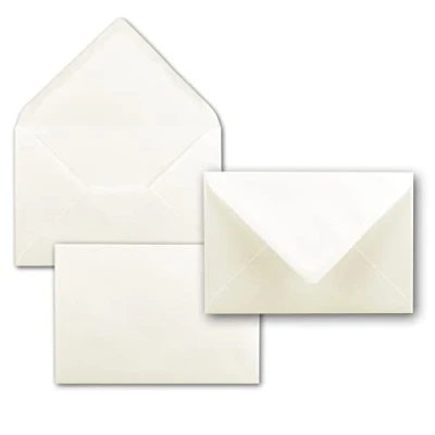 Afbeelding van enveloppen in crème 50 stuks DIN B6 formaat 125 x 185 mm 120 gram per m² groter dan voor bijzonder dikke vouwkaarten nat lijmen ideaal Kerstmis en uitnodigingen