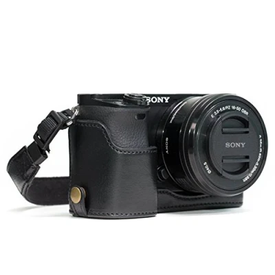 Afbeelding van MegaGear Ever Ready leren camera halve tas met draagriem en batterijtoegang voor Sony Alpha A6300, A6000 zwart
